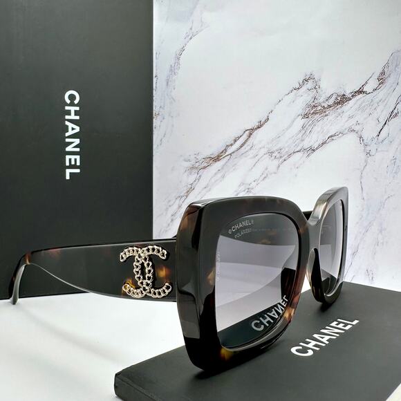New CHANEL Sunglasses - Picture 12 of 16